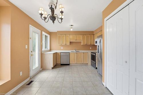 5656 Rosaline Road, Burlington, ON - Indoor Photo Showing Kitchen