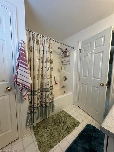 231 Chelton Road, London, ON - Indoor Photo Showing Bathroom