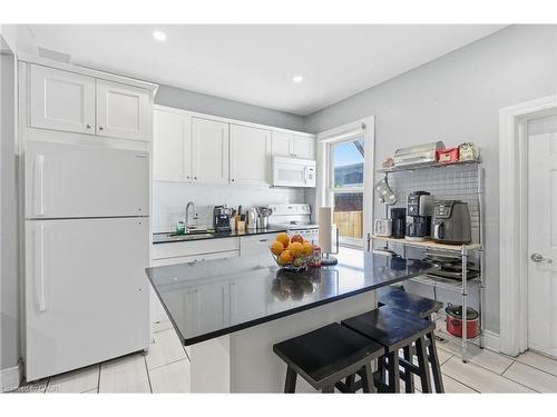 75 Niagara Street, Hamilton, ON - Indoor Photo Showing Kitchen
