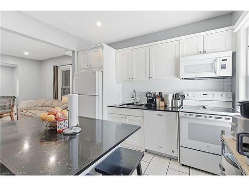 75 Niagara Street, Hamilton, ON - Indoor Photo Showing Kitchen
