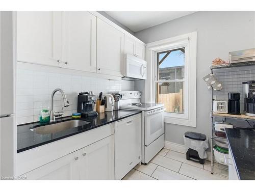 75 Niagara Street, Hamilton, ON - Indoor Photo Showing Kitchen