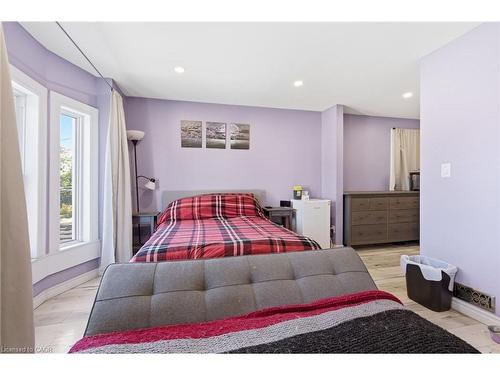 75 Niagara Street, Hamilton, ON - Indoor Photo Showing Bedroom