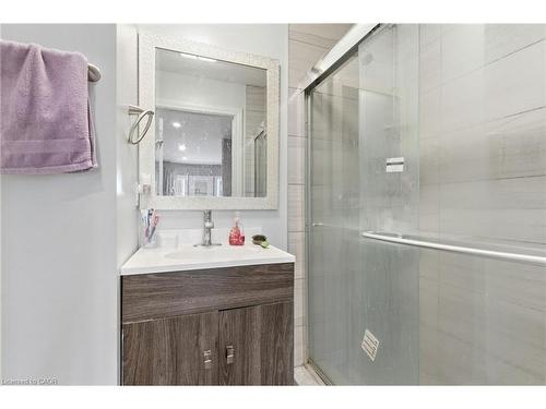 75 Niagara Street, Hamilton, ON - Indoor Photo Showing Bathroom