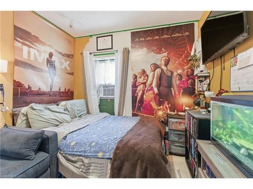 75 Niagara Street, Hamilton, ON - Indoor Photo Showing Bedroom