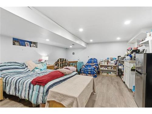 75 Niagara Street, Hamilton, ON - Indoor Photo Showing Bedroom