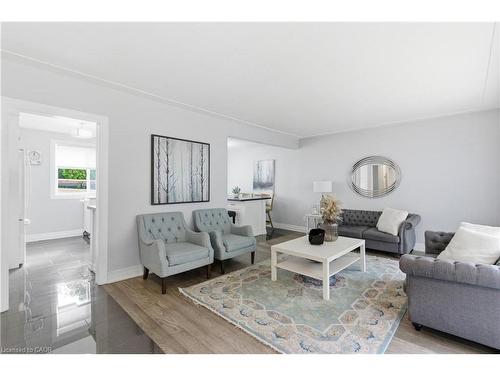 5372 Spruce Avenue, Burlington, ON - Indoor Photo Showing Living Room