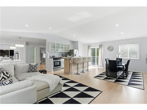 5372 Spruce Avenue, Burlington, ON - Indoor Photo Showing Living Room