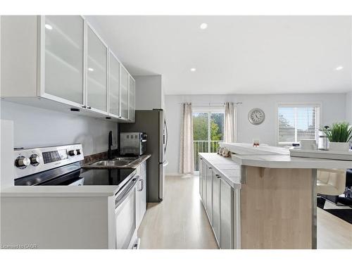5372 Spruce Avenue, Burlington, ON - Indoor Photo Showing Kitchen