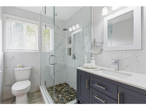 5372 Spruce Avenue, Burlington, ON - Indoor Photo Showing Bathroom