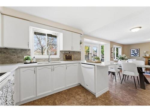 234 Dartmoor Crescent, Waterloo, ON - Indoor Photo Showing Kitchen