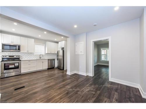 78 Balmoral Avenue N, Hamilton, ON - Indoor Photo Showing Kitchen With Upgraded Kitchen