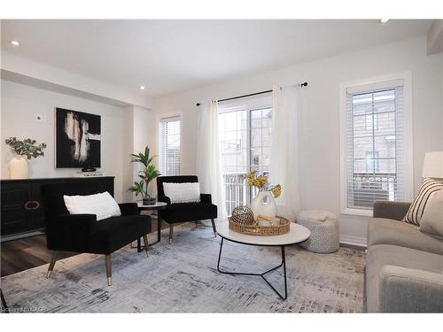 181 South Creek Drive, Kitchener, ON - Indoor Photo Showing Living Room