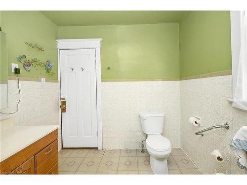 1088 King Street E, Hamilton, ON - Indoor Photo Showing Bathroom