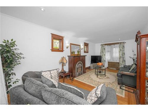 1088 King Street E, Hamilton, ON - Indoor Photo Showing Living Room