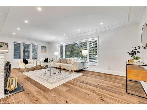 877 Kingsway Drive, Burlington, ON - Indoor Photo Showing Living Room