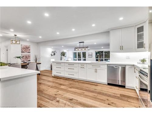 877 Kingsway Drive, Burlington, ON - Indoor Photo Showing Kitchen With Upgraded Kitchen