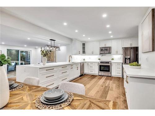 877 Kingsway Drive, Burlington, ON - Indoor Photo Showing Kitchen