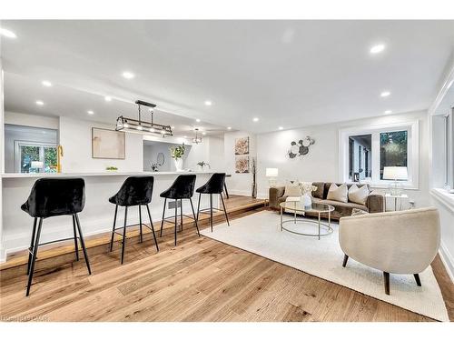 877 Kingsway Drive, Burlington, ON - Indoor