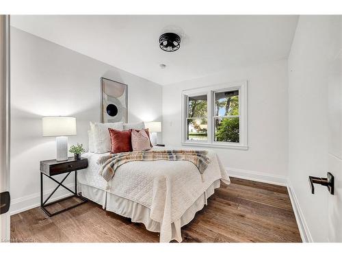 877 Kingsway Drive, Burlington, ON - Indoor Photo Showing Bedroom