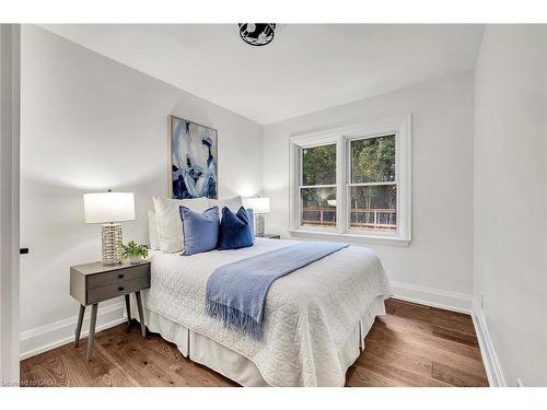 877 Kingsway Drive, Burlington, ON - Indoor Photo Showing Bedroom