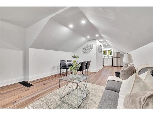 877 Kingsway Drive, Burlington, ON - Indoor Photo Showing Living Room