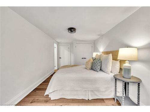 877 Kingsway Drive, Burlington, ON - Indoor Photo Showing Bedroom