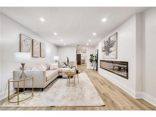 877 Kingsway Drive, Burlington, ON - Indoor Photo Showing Living Room