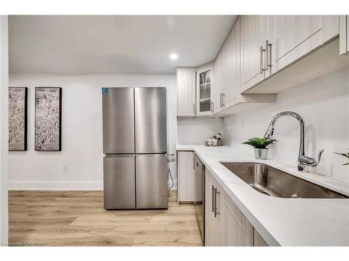 877 Kingsway Drive, Burlington, ON - Indoor Photo Showing Kitchen