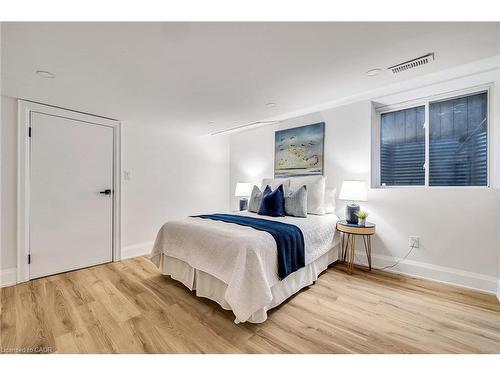 877 Kingsway Drive, Burlington, ON - Indoor Photo Showing Bedroom