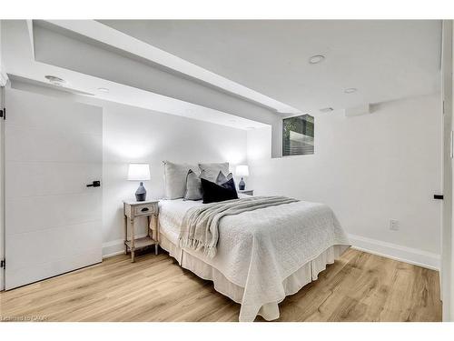 877 Kingsway Drive, Burlington, ON - Indoor Photo Showing Bedroom