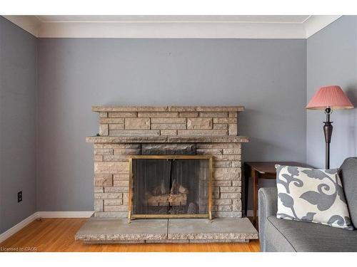 507 Upper Paradise Road, Hamilton, ON - Indoor Photo Showing Living Room With Fireplace