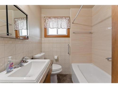507 Upper Paradise Road, Hamilton, ON - Indoor Photo Showing Bathroom