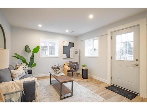 Garden Suite-521 South Pelham Road, Welland, ON - Indoor Photo Showing Living Room