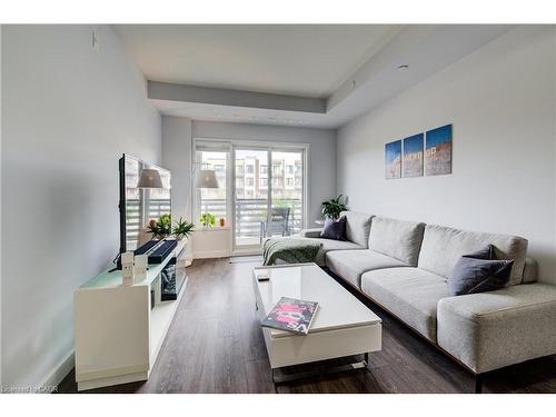 201-5005 Harvard Road, Mississauga, ON - Indoor Photo Showing Living Room