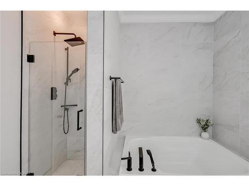 3327 Skipton Lane, Oakville, ON - Indoor Photo Showing Bathroom