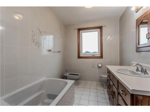 18 Marcel Place, Hamilton, ON - Indoor Photo Showing Bathroom