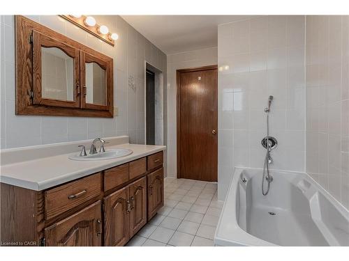 18 Marcel Place, Hamilton, ON - Indoor Photo Showing Bathroom