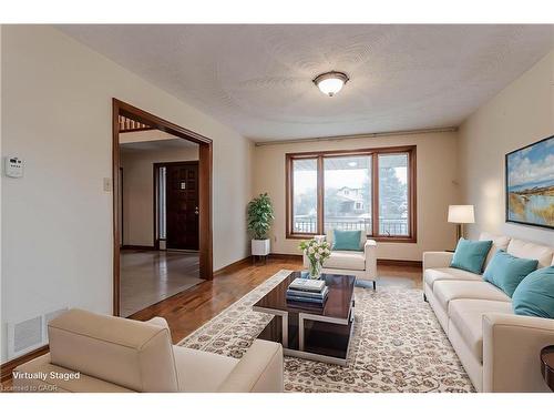 18 Marcel Place, Hamilton, ON - Indoor Photo Showing Living Room
