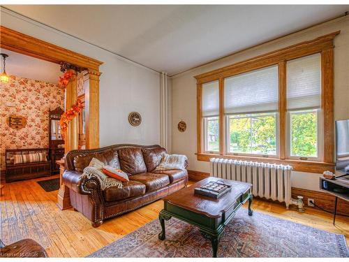 543 Queenston Road, Cambridge, ON - Indoor Photo Showing Living Room
