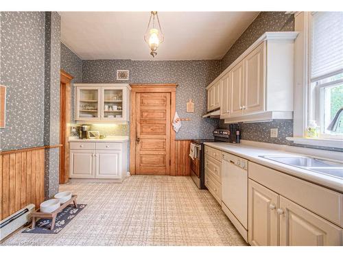 543 Queenston Road, Cambridge, ON - Indoor Photo Showing Kitchen