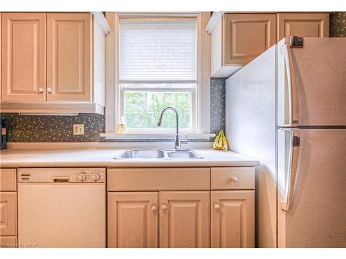 543 Queenston Road, Cambridge, ON - Indoor Photo Showing Kitchen With Double Sink