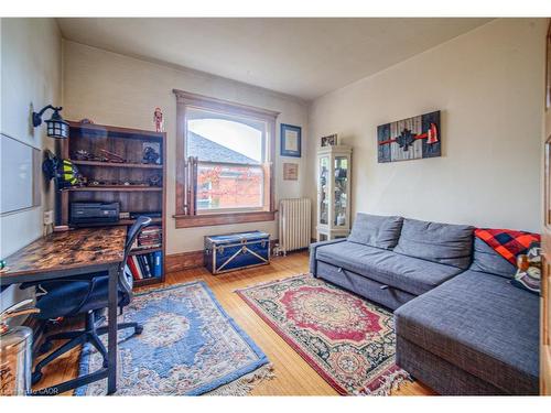 543 Queenston Road, Cambridge, ON - Indoor Photo Showing Living Room
