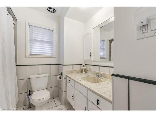 1470 Fisher Avenue, Burlington, ON - Indoor Photo Showing Bathroom