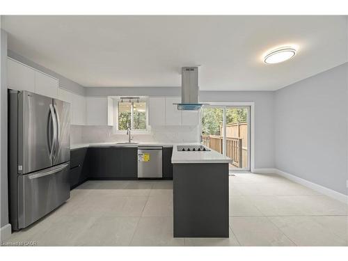 24 Culver Court, London, ON - Indoor Photo Showing Kitchen