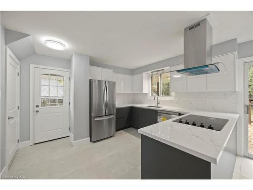 24 Culver Court, London, ON - Indoor Photo Showing Kitchen With Upgraded Kitchen