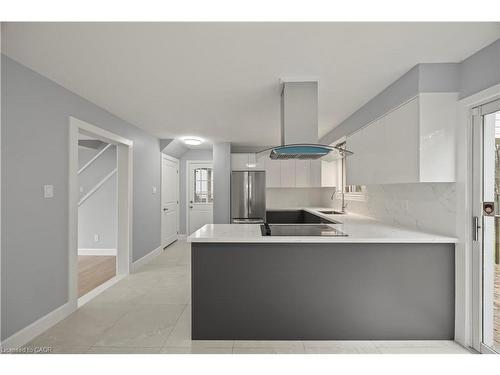 24 Culver Court, London, ON - Indoor Photo Showing Kitchen