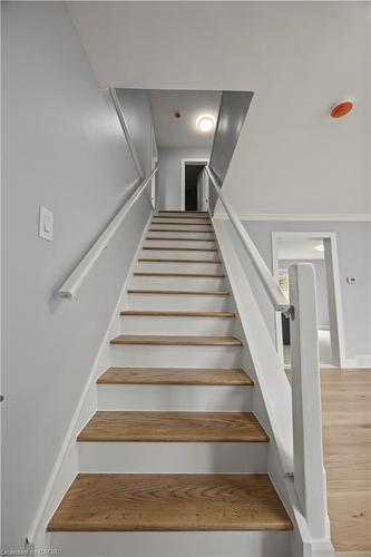 24 Culver Court, London, ON - Indoor Photo Showing Other Room