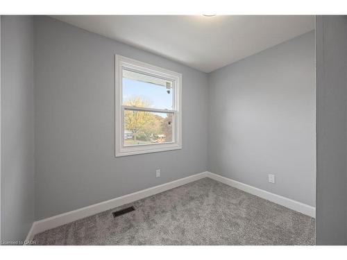 24 Culver Court, London, ON - Indoor Photo Showing Other Room