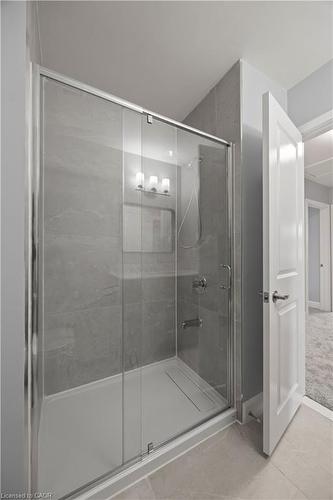 24 Culver Court, London, ON - Indoor Photo Showing Bathroom