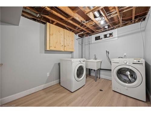 24 Culver Court, London, ON - Indoor Photo Showing Laundry Room